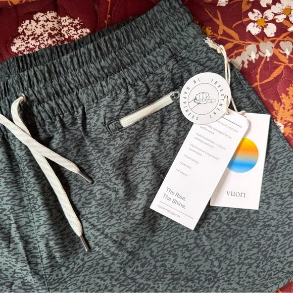 Vuori Green Athletic Shorts with Dolphin Hem Size XL - Picture 5 of 8